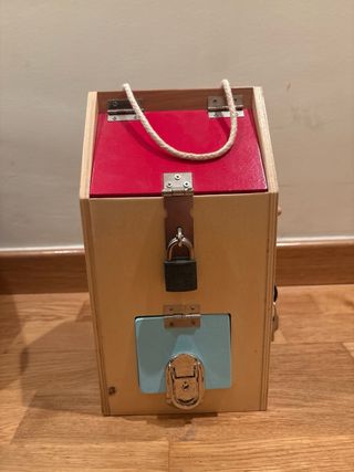 Casa de madera con cerraduras