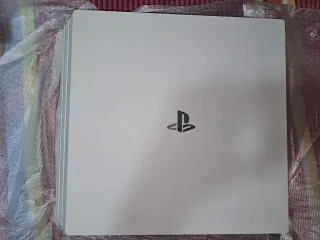 PlayStation 4 Pro 1TB Glacier White