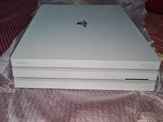PlayStation 4 Pro 1TB Glacier White