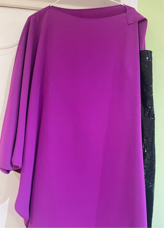 Vestido morado con detalles negros
