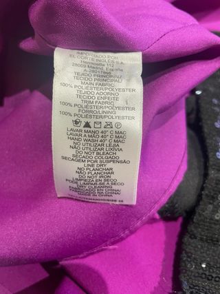 Vestido morado con detalles negros