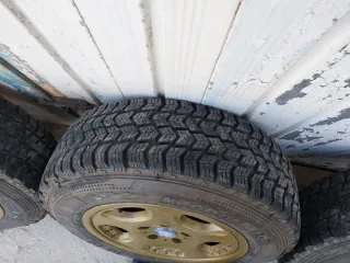 Llantas de aleación doradas mercedes Benz