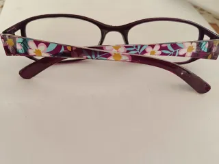 Gafas de cerca moradas y doradas dos gafas nuevas