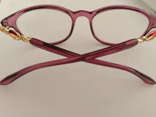 Gafas de cerca moradas y doradas dos gafas nuevas