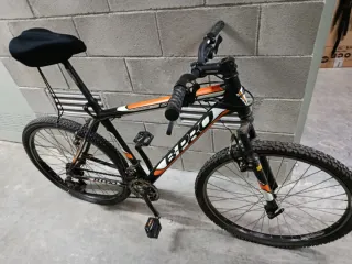 Bicicleta Montaña Negra y Naranja
