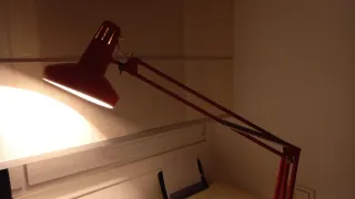 Lámpara de escritorio vintage roja