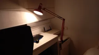 Lámpara de escritorio vintage roja