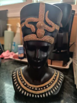 Figuras Nefertiti y Ramsés