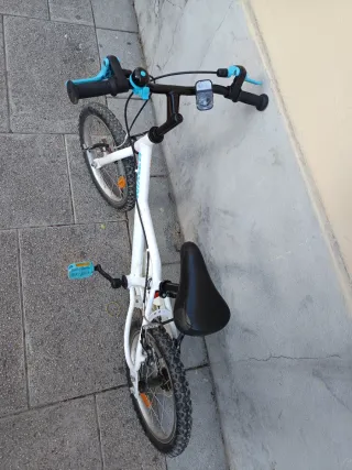 Bicicleta infantil Btwin blanca