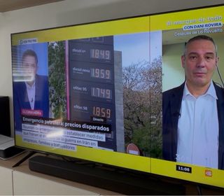 Smart TV Negro 60’ marca Samsung.