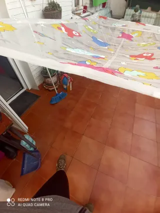 Estor infantil con mecanismo recogedor