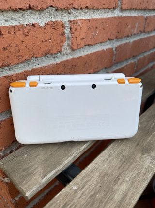 Nintendo New Nintendo 2DS XL Blanca y Naranja
