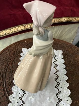Porcelana Lladro Nao. Niña.10€ Bonita figura.
