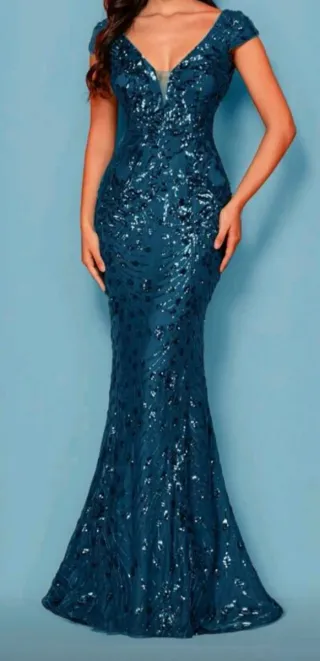 Vestido de fiesta azul con lentejuelas