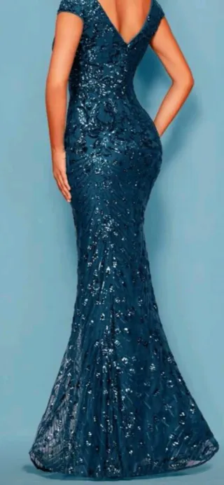 Vestido de fiesta azul con lentejuelas