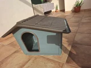 Caseta para gatos azul y marrón