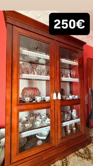 Tavolo da pranzo in legno con 4 sedie