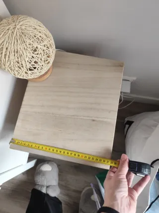 Mesita estrecha madera y mimbre