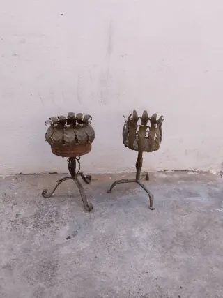 maceteros antiguos de metal