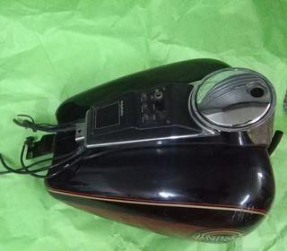 Depósito Harley Davidson con consola