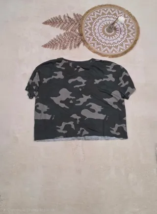 Camiseta Camuflaje Escote V
