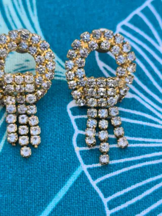 Pendientes vintage dorados con strass