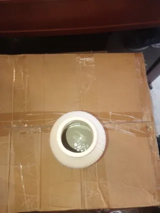 Jarrón de cerámica blanco