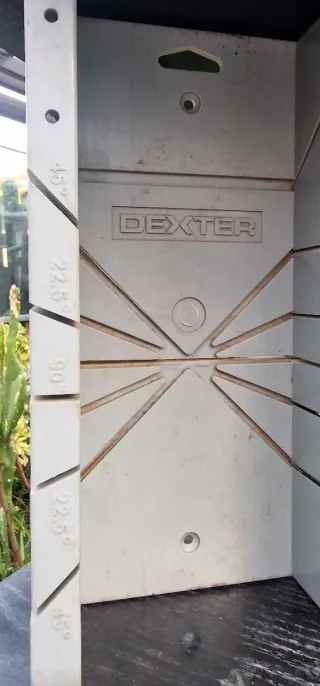 Kit ingletadora y mini sierra Dexter