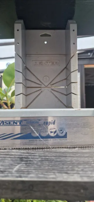 Kit ingletadora y mini sierra Dexter