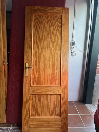 Puerta interior de madera