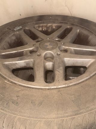 Tengo unos rines de coche BMW y unos de Volkswagen