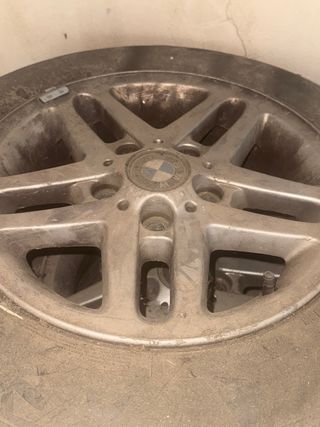Tengo unos rines de coche BMW y unos de Volkswagen