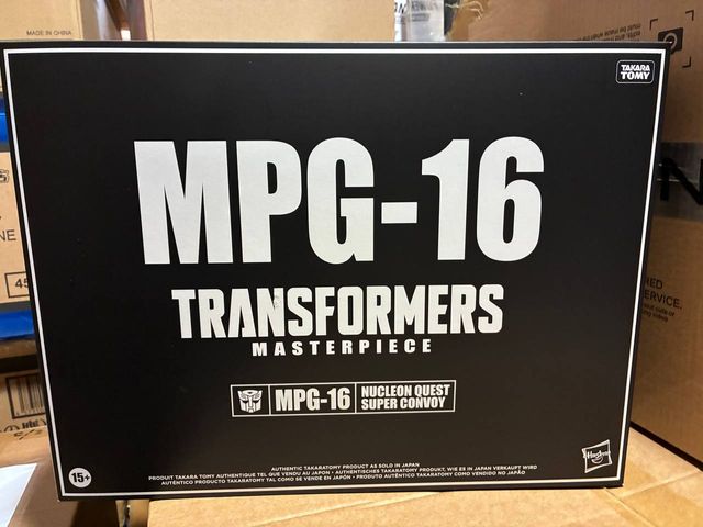 Hasbro Optimus Prime MPG-16 Nucleon Quest