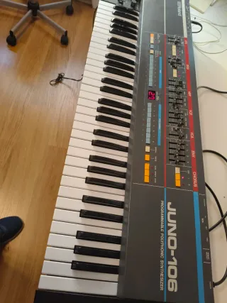 Roland Juno-106 Sintetizador