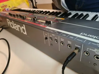 Roland Juno-106 Sintetizador