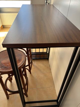 Mesa barra y 2 taburetes madera