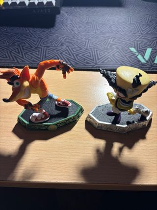 Figuras Skylanders Crash Bandicoot y Neo Cortex