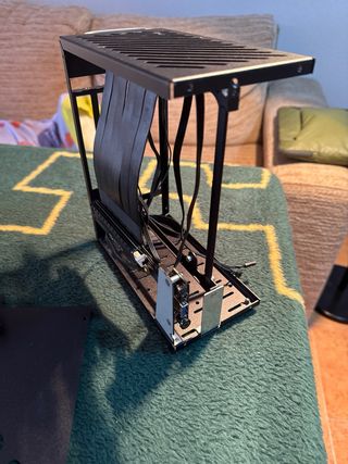 Caja Mini ITX Negra con riser PCie 3.0