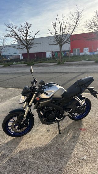 Yamaha MT-125 Naked Gris y Azul