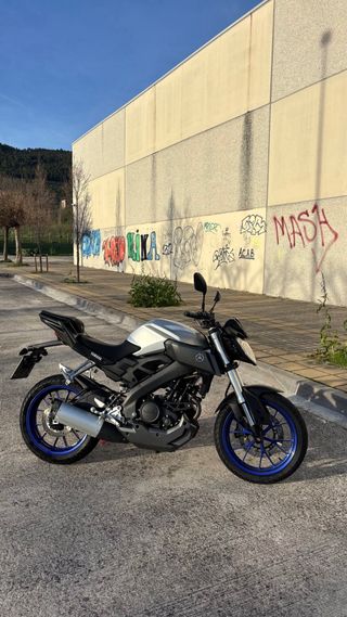 Yamaha MT-125 Naked Gris y Azul