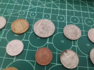 16 Monedas Antiguas Variadas del Mundo