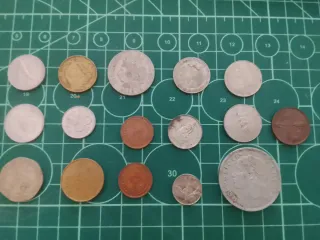 16 Monedas Antiguas Variadas del Mundo