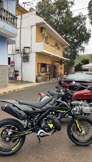 Rieju Mrt 50cc Trophy Negra/Amarilla Supermotard