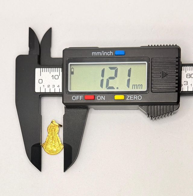 Colgante Virgen de oro de 18k, 1.31 g.