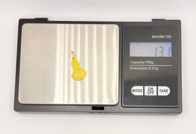 Colgante Virgen de oro de 18k, 1.31 g.