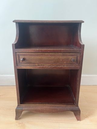 Mesitas de noche de madera. Sin dos