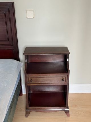 Mesitas de noche de madera. Sin dos