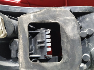 PILOTO TRASERO DERECHO OPEL CORSA D