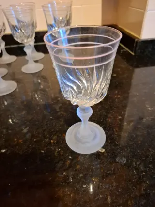 Set de 8 Copas de cristal con  2 rayitas rosa