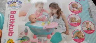 Muñeca bebé con bañera y accesorios
